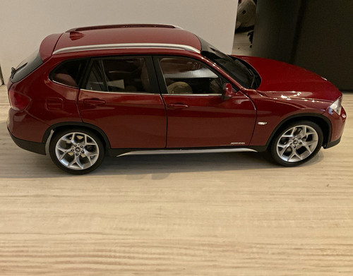 Bmw pkw rot modellauto - 1:18,